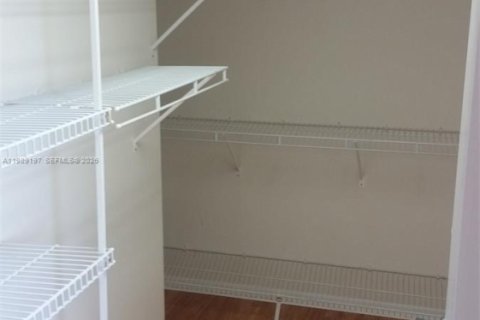 Condominio en alquiler en Pembroke Pines, Florida, 1 dormitorio, 47.75 m2 № 2057796 - foto 2