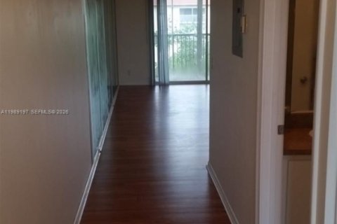 Condominio en alquiler en Pembroke Pines, Florida, 1 dormitorio, 47.75 m2 № 2057796 - foto 3