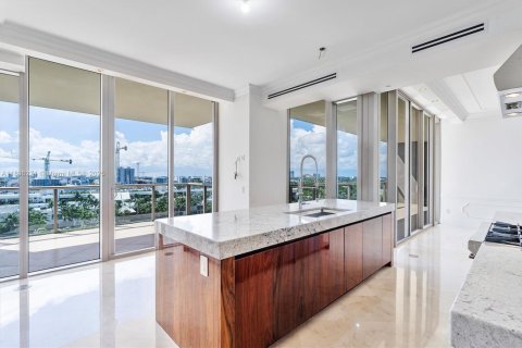 Condo in Bal Harbour, Florida, 3 bedrooms  № 2054070 - photo 18