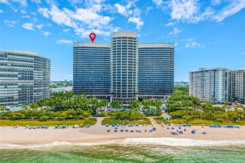 Condominio en Bal Harbour, Florida, 3 dormitorios  № 2054070