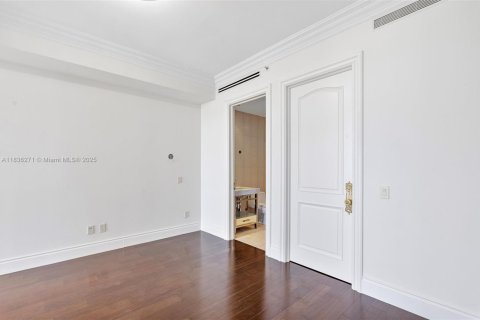 Condo in Bal Harbour, Florida, 3 bedrooms  № 2054070 - photo 21