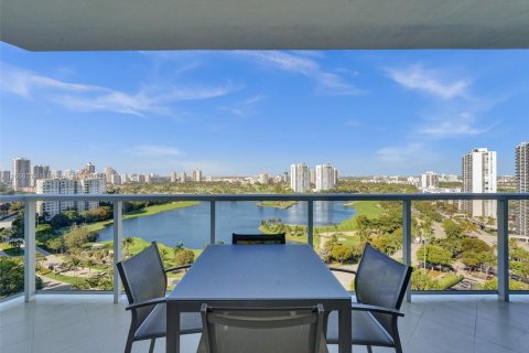 Condo in Aventura, Florida, 2 bedrooms  № 1921040 - photo 2