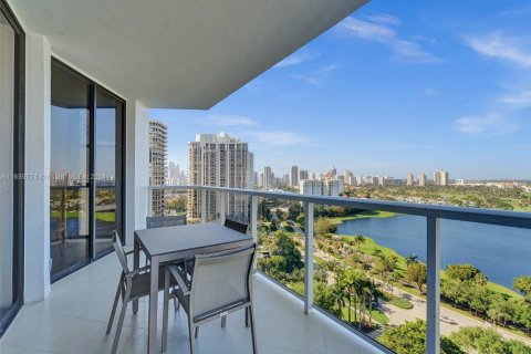 Condo in Aventura, Florida, 2 bedrooms  № 1921040 - photo 3