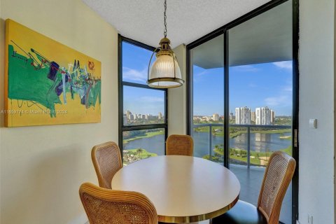 Condo in Aventura, Florida, 2 bedrooms  № 1921040 - photo 9
