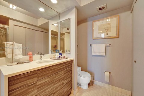 Condo in Aventura, Florida, 2 bedrooms  № 1921040 - photo 13