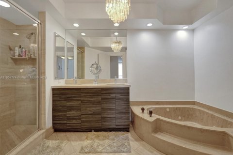 Condo in Aventura, Florida, 2 bedrooms  № 1921040 - photo 11