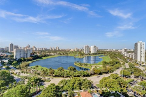 Condo in Aventura, Florida, 2 bedrooms  № 1921040 - photo 1