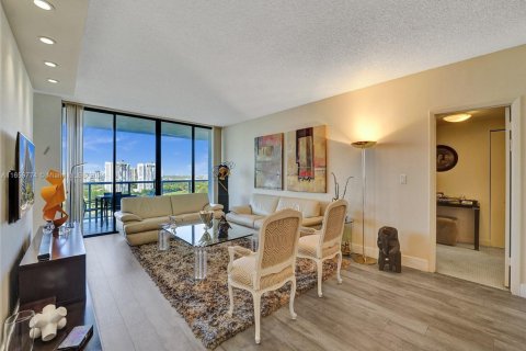Condo in Aventura, Florida, 2 bedrooms  № 1921040 - photo 4