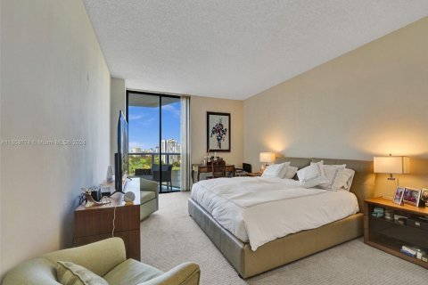 Condo in Aventura, Florida, 2 bedrooms  № 1921040 - photo 10