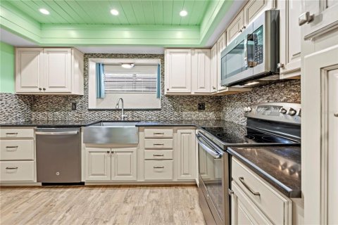 Купить виллу или дом в Хомосасса, Флорида 13 комнат, 155.15м2, № 1551670 - фото 23