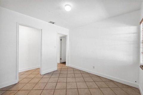 House in Tampa, Florida 3 bedrooms, 117.89 sq.m. № 1543225 - photo 18