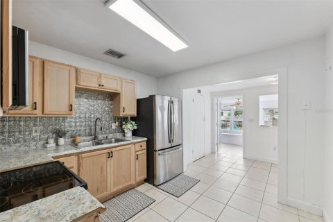 House in Tampa, Florida 3 bedrooms, 117.89 sq.m. № 1543225 - photo 4