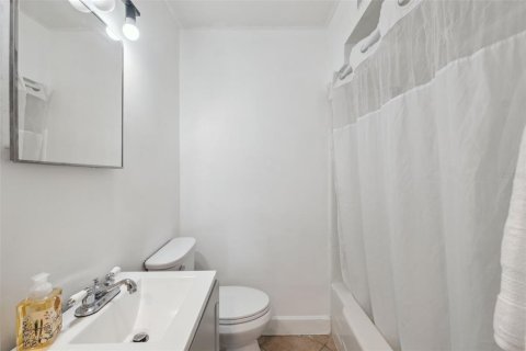 House in Tampa, Florida 3 bedrooms, 117.89 sq.m. № 1543225 - photo 14