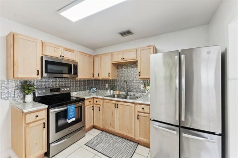 House in Tampa, Florida 3 bedrooms, 117.89 sq.m. № 1543225 - photo 5