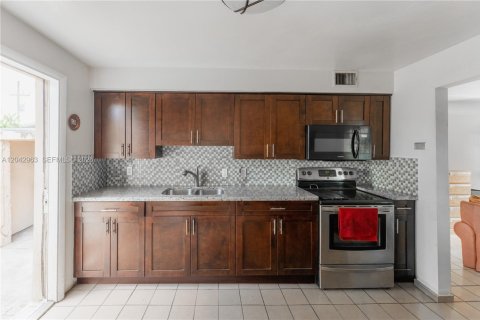 Villa ou maison à vendre à Miami, Floride: 2 chambres, 120.59 m2 № 2173788 - photo 4