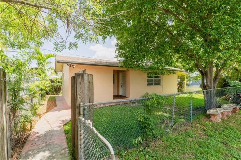Villa ou maison à vendre à Miami, Floride: 2 chambres, 120.59 m2 № 2173788 - photo 10