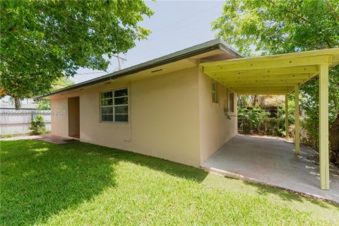 Villa ou maison à vendre à Miami, Floride: 2 chambres, 120.59 m2 № 2173788 - photo 18