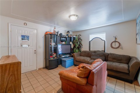 Villa ou maison à vendre à Miami, Floride: 2 chambres, 120.59 m2 № 2173788 - photo 6