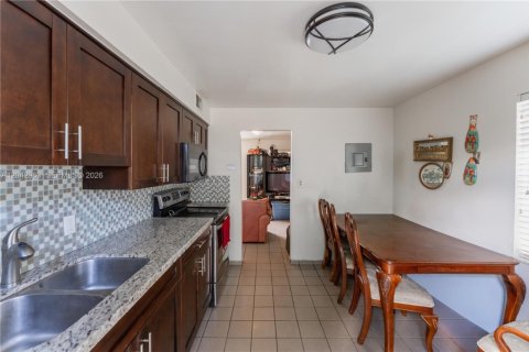 Villa ou maison à vendre à Miami, Floride: 2 chambres, 120.59 m2 № 2173788 - photo 5