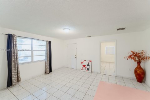 Villa ou maison à vendre à Miami, Floride: 2 chambres, 120.59 m2 № 2173788 - photo 14