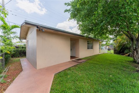 Villa ou maison à vendre à Miami, Floride: 2 chambres, 120.59 m2 № 2173788 - photo 11