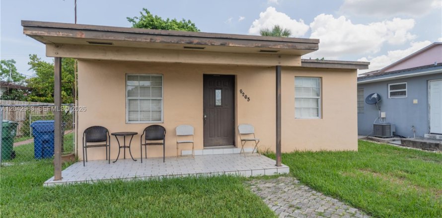 Villa ou maison à Miami, Floride 2 chambres, 120.59 m2 № 2173788