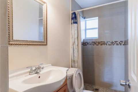 Villa ou maison à vendre à Miami, Floride: 2 chambres, 120.59 m2 № 2173788 - photo 9