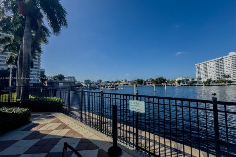 Купить кондоминиум в Халландейл-Бич, Флорида 2 спальни, 103.31м2, № 2013020 - фото 27