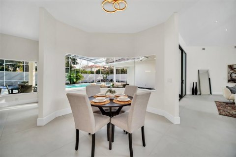 House in Orlando, Florida 4 bedrooms, 376.16 sq.m. № 1816621 - photo 29