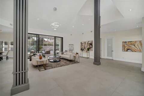 House in Orlando, Florida 4 bedrooms, 376.16 sq.m. № 1816621 - photo 12