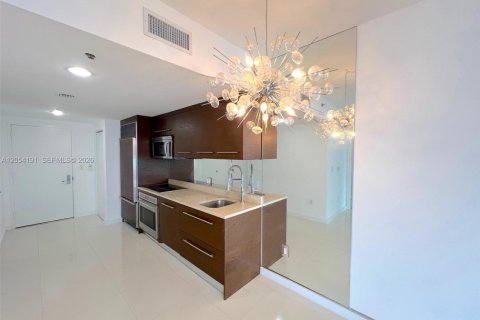 Condo in Miami, Florida, 1 bedroom № 2180388 - photo 9