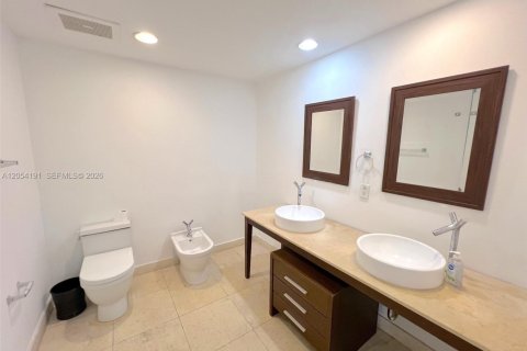 Condo in Miami, Florida, 1 bedroom № 2180388 - photo 11