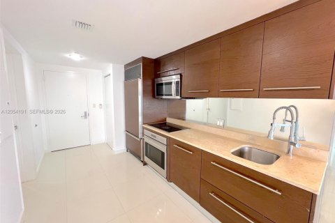 Condo in Miami, Florida, 1 bedroom № 2180388 - photo 3