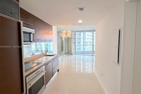 Condo in Miami, Florida, 1 bedroom № 2180388 - photo 10