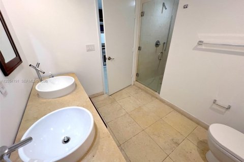 Condo in Miami, Florida, 1 bedroom № 2180388 - photo 12