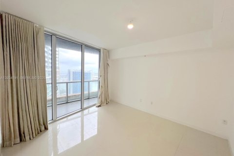 Condo in Miami, Florida, 1 bedroom № 2180388 - photo 14