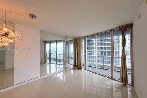 Condo in Miami, Florida, 1 bedroom № 2180388 - photo 4