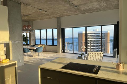 Condo in Miami, Florida, 2 bedrooms  № 2026443 - photo 6