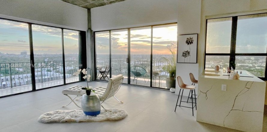 Condo in Miami, Florida, 2 bedrooms  № 2026443