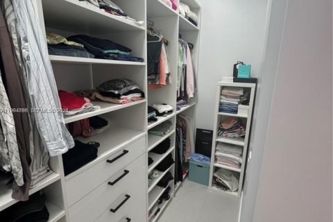 Condo in Miami, Florida, 2 bedrooms  № 2026443 - photo 27