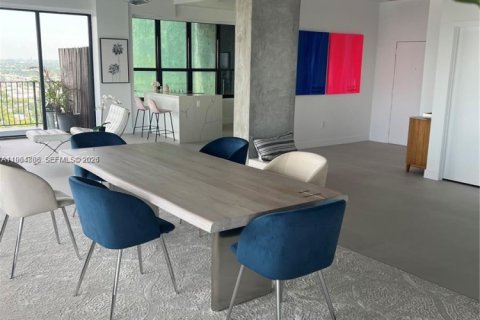 Condo in Miami, Florida, 2 bedrooms  № 2026443 - photo 25