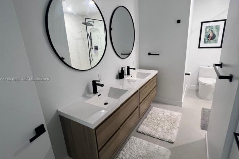 Condo in Miami, Florida, 2 bedrooms  № 2026443 - photo 19
