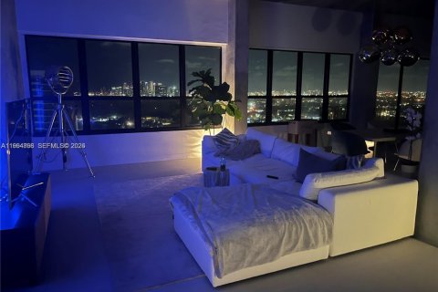 Condo in Miami, Florida, 2 bedrooms  № 2026443 - photo 14