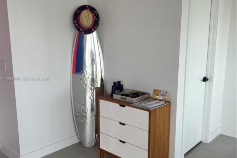 Condo in Miami, Florida, 2 bedrooms  № 2026443 - photo 17