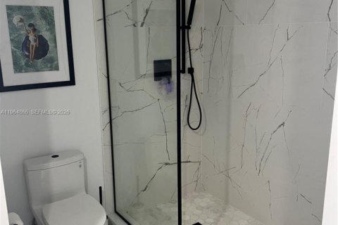 Condo in Miami, Florida, 2 bedrooms  № 2026443 - photo 18
