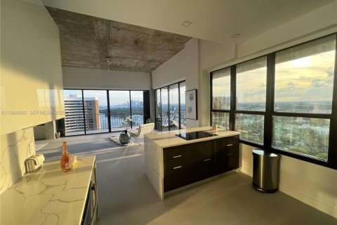 Condo in Miami, Florida, 2 bedrooms  № 2026443 - photo 7