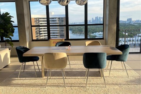 Condo in Miami, Florida, 2 bedrooms  № 2026443 - photo 4