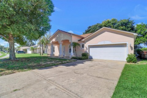Villa ou maison à vendre à Haines City, Floride: 4 chambres, 210.33 m2 № 2345432 - photo 3