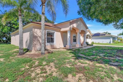 Villa ou maison à vendre à Haines City, Floride: 4 chambres, 210.33 m2 № 2345432 - photo 2