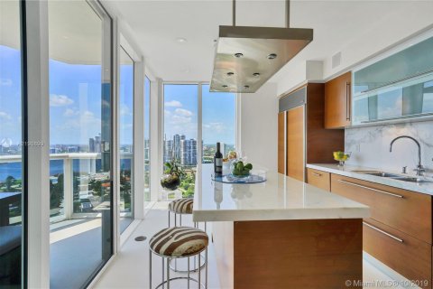 Condominio en venta en Sunny Isles Beach, Florida, 3 dormitorios, 266.07 m2 № 2012645 - foto 18